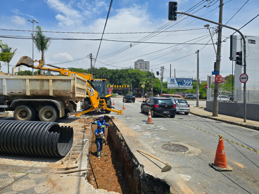 Saae/Sorocaba realiza melhorias em rede de drenagem na região da Praça da Bandeira